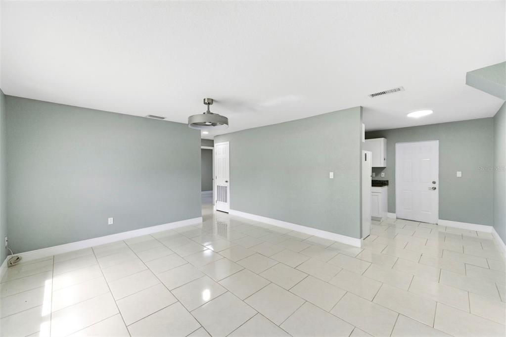 Activo con contrato: $315,000 (3 camas, 2 baños, 1296 Pies cuadrados)