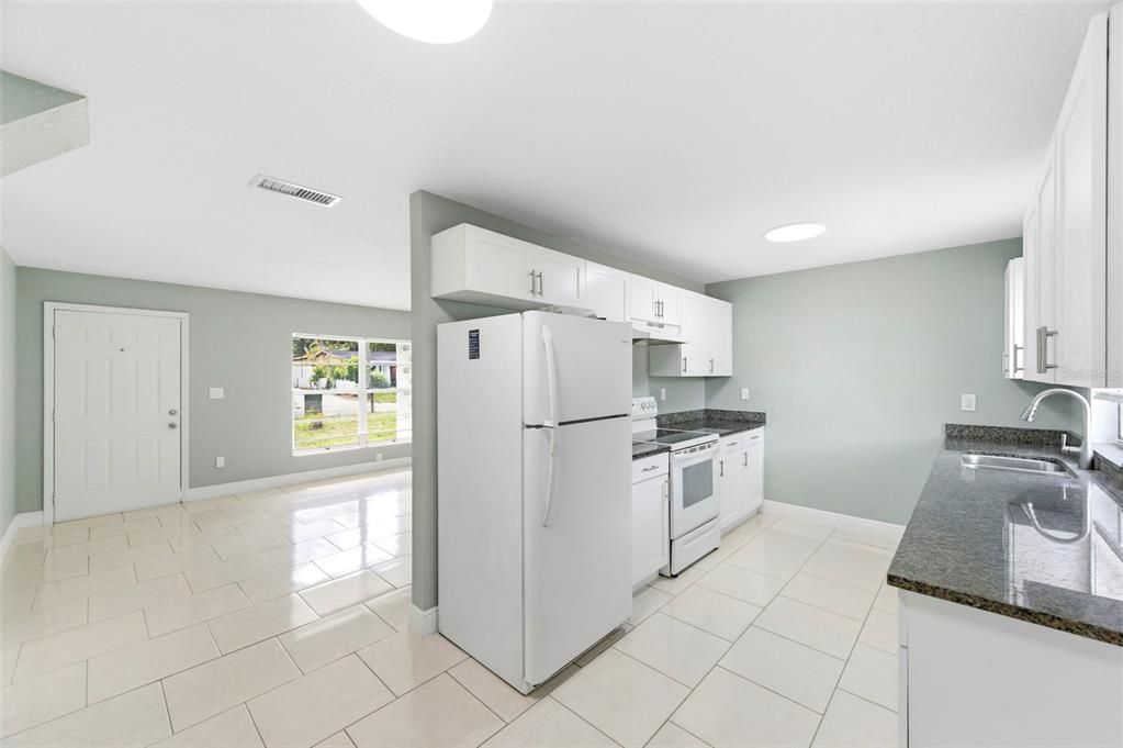 Activo con contrato: $315,000 (3 camas, 2 baños, 1296 Pies cuadrados)