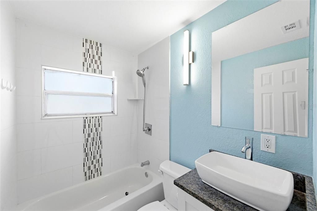 Activo con contrato: $315,000 (3 camas, 2 baños, 1296 Pies cuadrados)