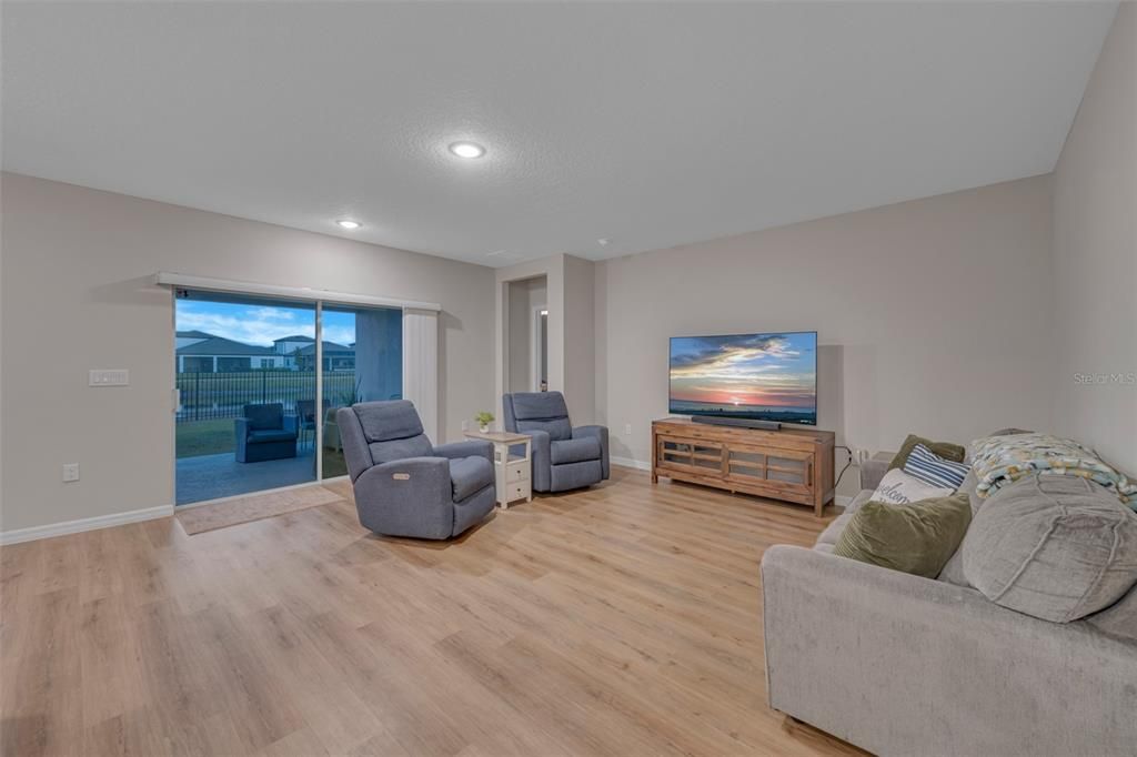 For Rent: $4,500 (7 beds, 3 baths, 3818 Square Feet)