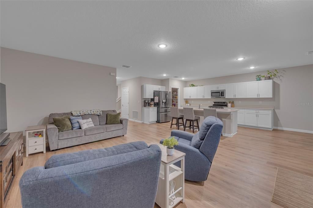 For Rent: $4,500 (7 beds, 3 baths, 3818 Square Feet)