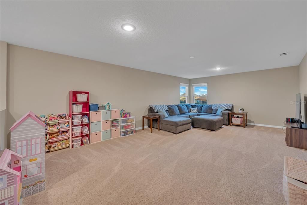 For Rent: $4,500 (7 beds, 3 baths, 3818 Square Feet)