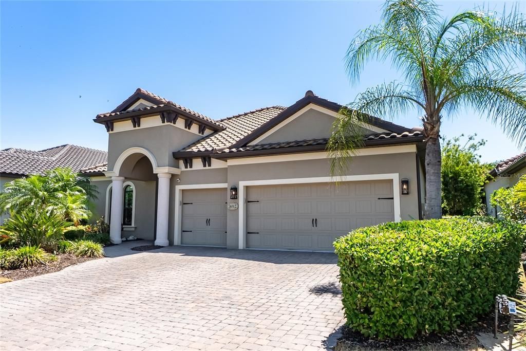 En Venta: $1,299,000 (4 camas, 3 baños, 2754 Pies cuadrados)
