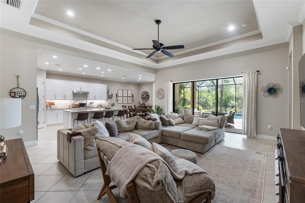 En Venta: $1,299,000 (4 camas, 3 baños, 2754 Pies cuadrados)