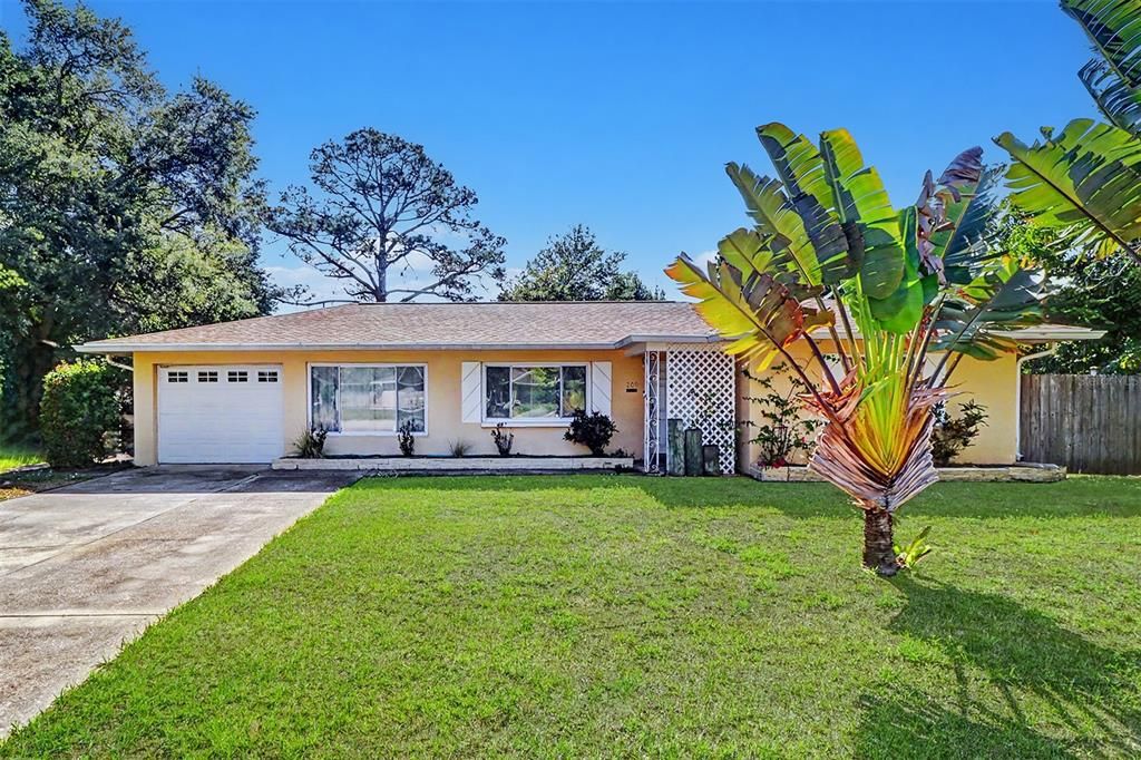 Active With Contract: $360,000 (2 beds, 1 baths, 1180 Square Feet)