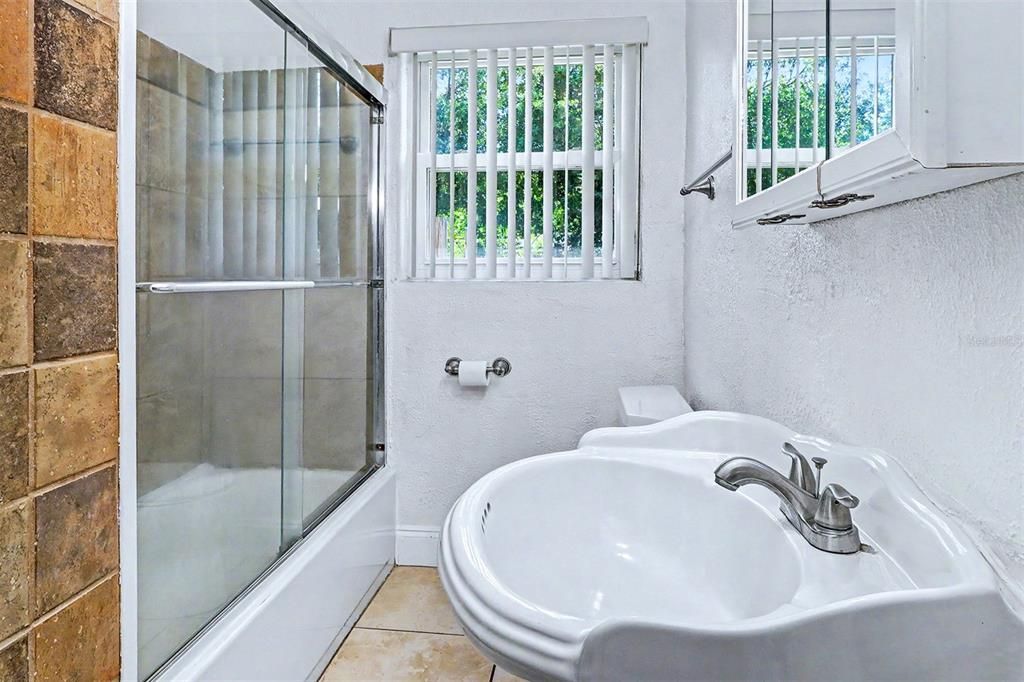 Active With Contract: $360,000 (2 beds, 1 baths, 1180 Square Feet)