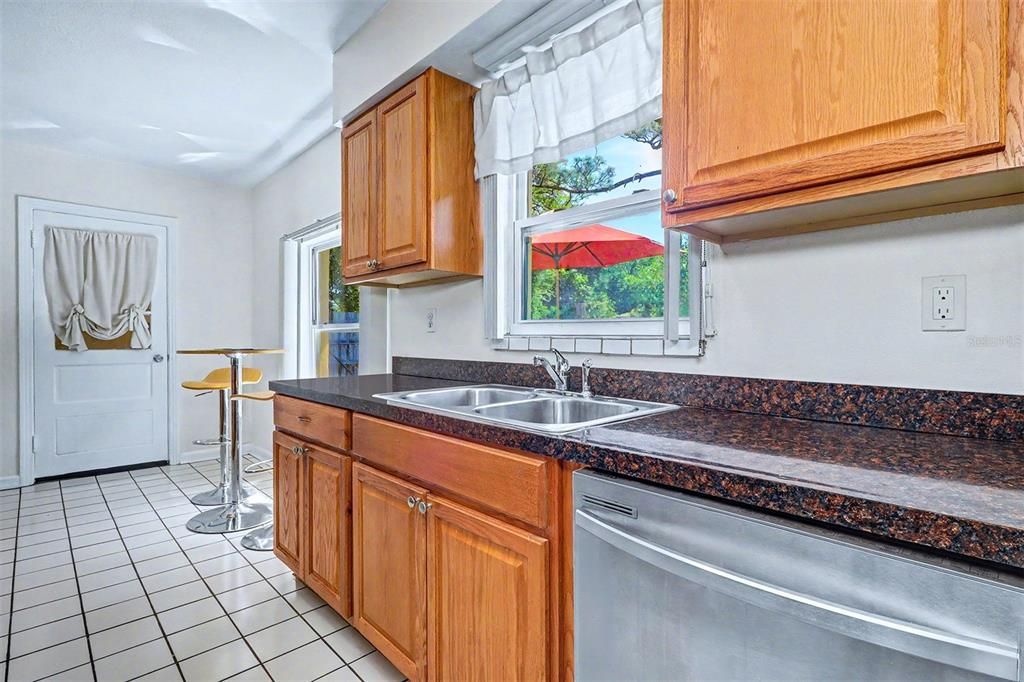 Active With Contract: $360,000 (2 beds, 1 baths, 1180 Square Feet)