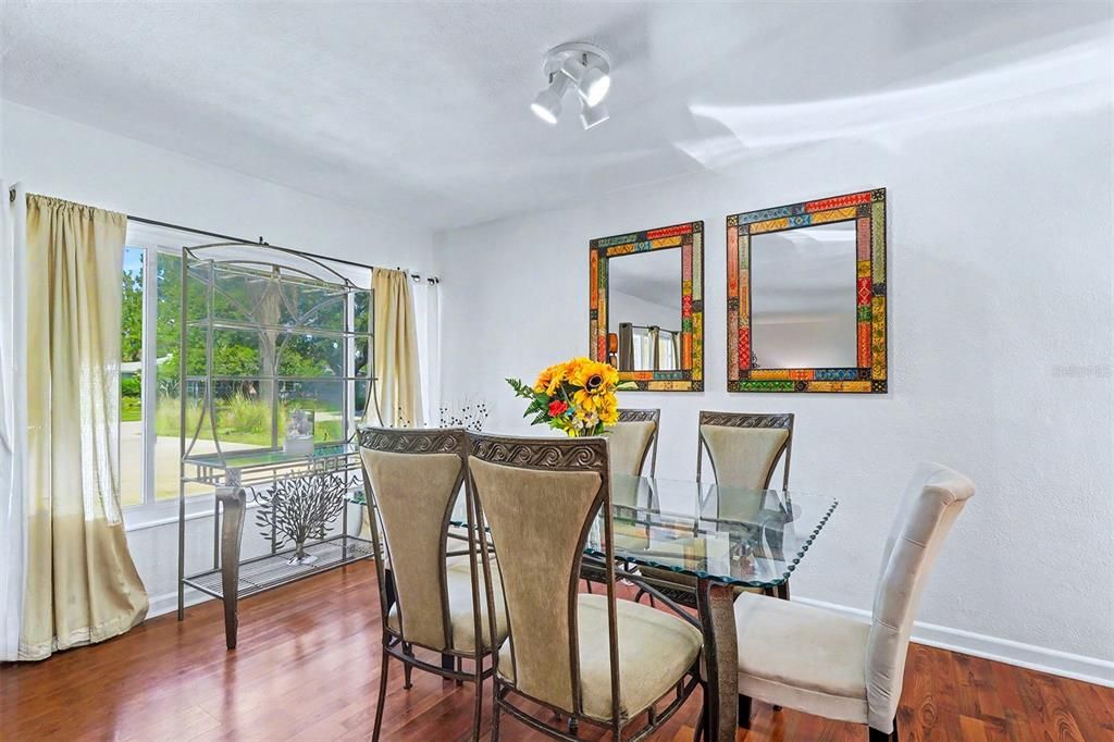 Active With Contract: $360,000 (2 beds, 1 baths, 1180 Square Feet)