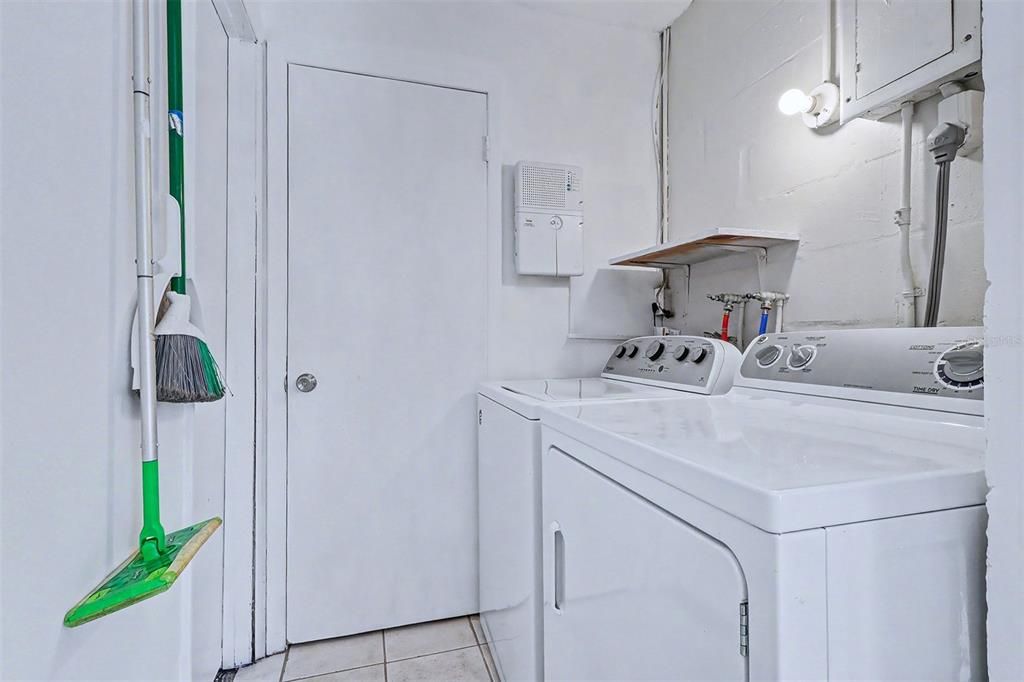 Active With Contract: $360,000 (2 beds, 1 baths, 1180 Square Feet)