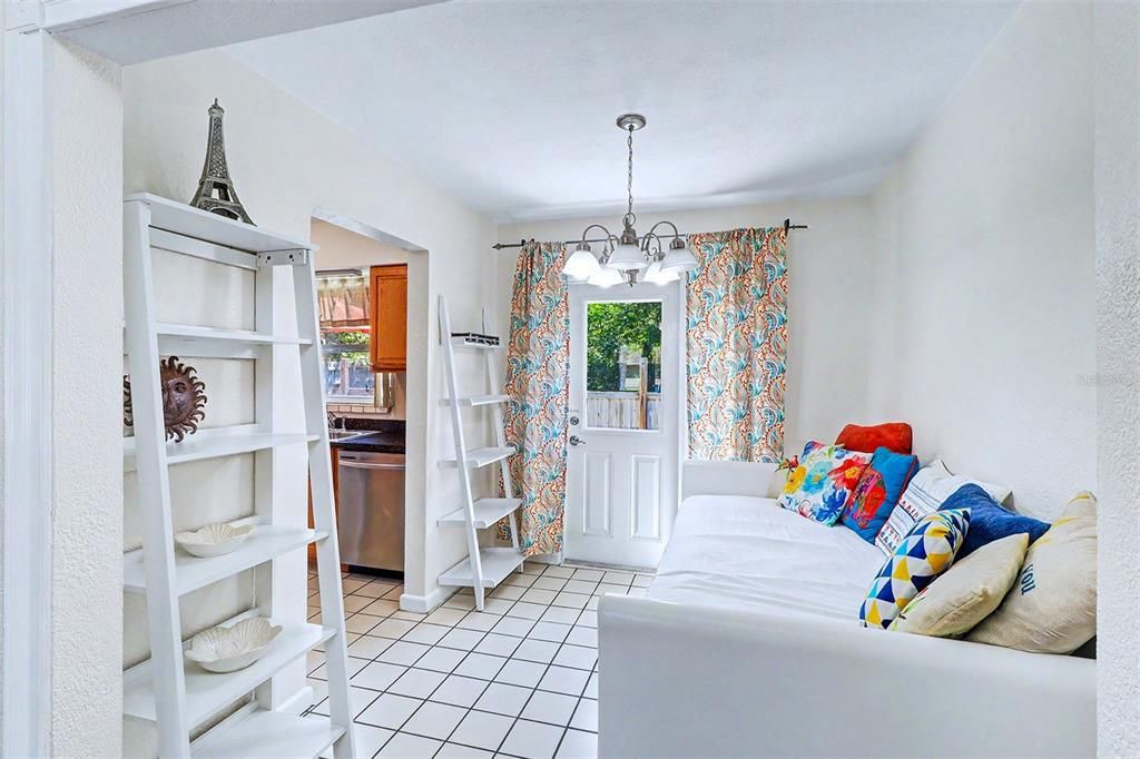 Active With Contract: $360,000 (2 beds, 1 baths, 1180 Square Feet)
