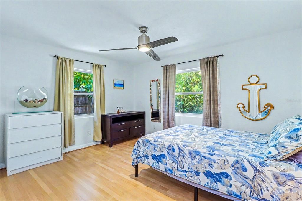 Active With Contract: $360,000 (2 beds, 1 baths, 1180 Square Feet)