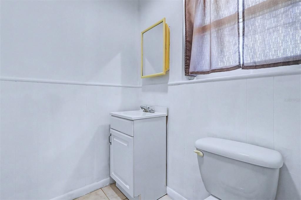 Active With Contract: $360,000 (2 beds, 1 baths, 1180 Square Feet)