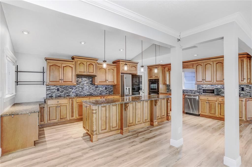 На продажу: $599,900 (3 спален, 2 ванн, 1619 Квадратных фут)