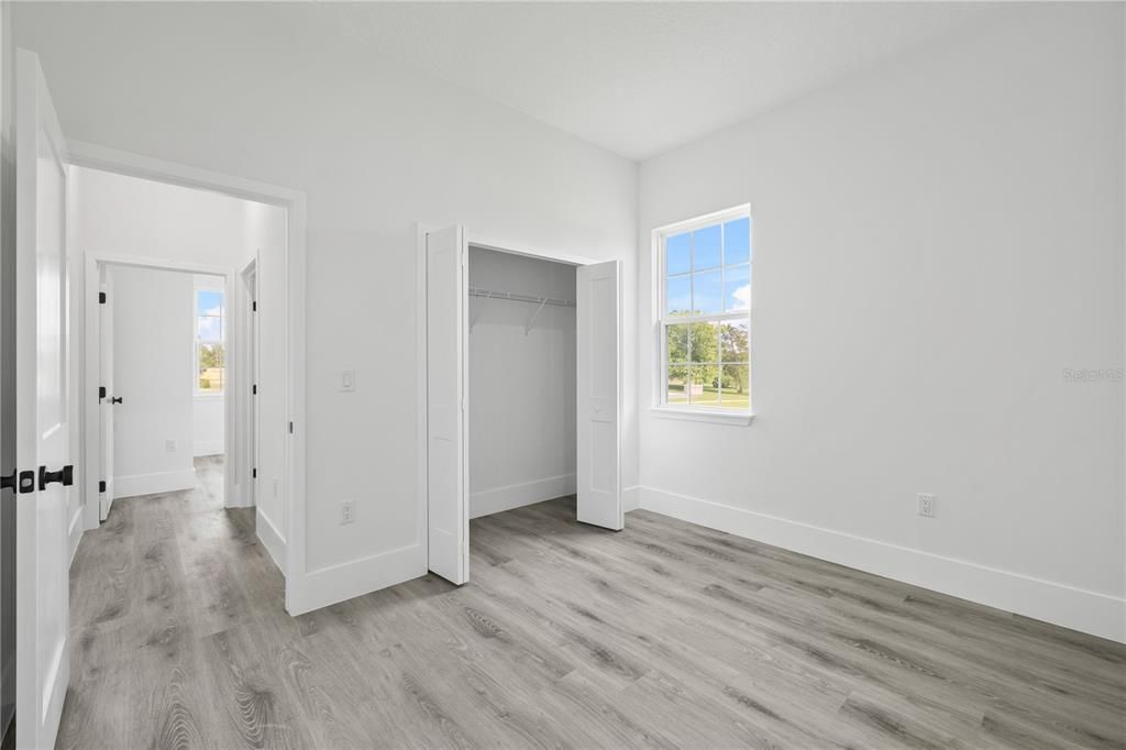Под контрактом: $335,000 (4 спален, 3 ванн, 1896 Квадратных фут)