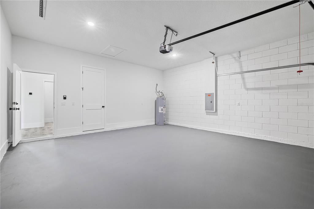 Под контрактом: $335,000 (4 спален, 3 ванн, 1896 Квадратных фут)