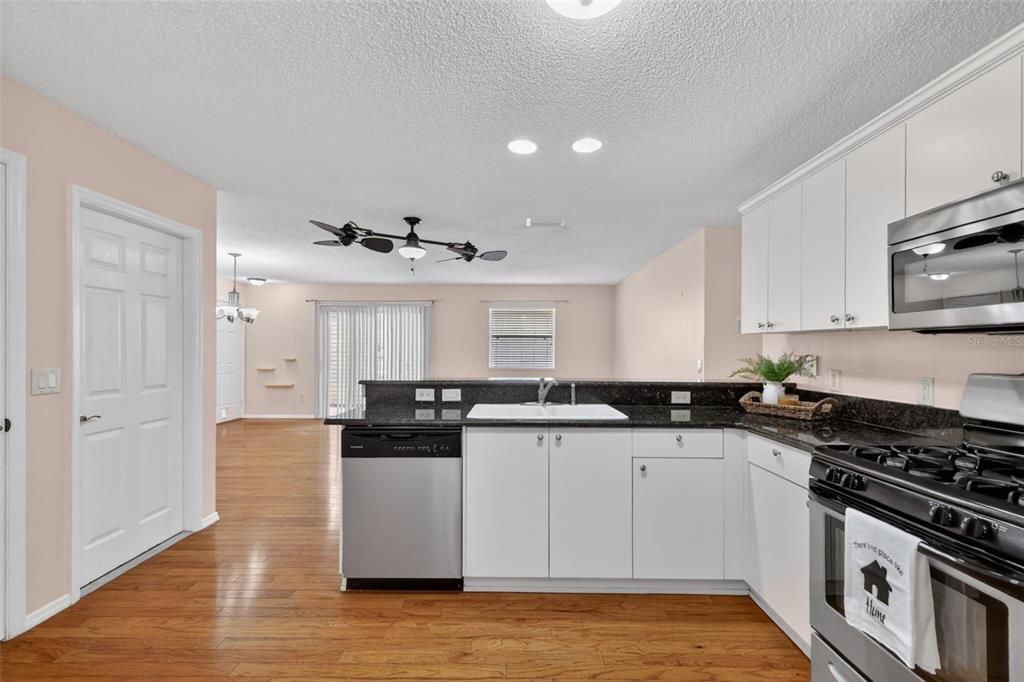 For Sale: $229,000 (2 beds, 2 baths, 1163 Square Feet)