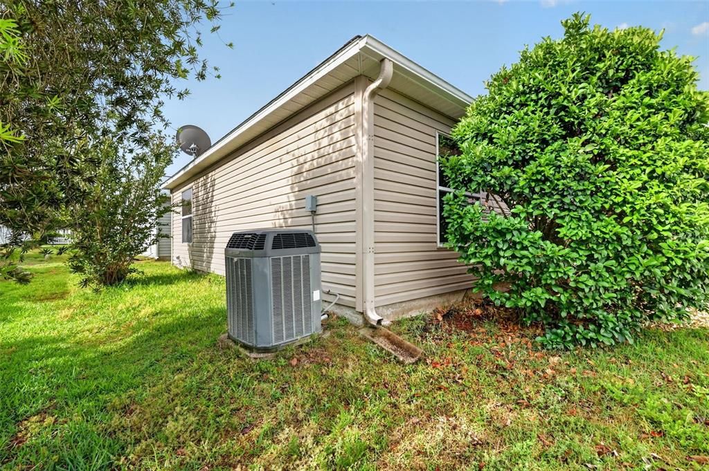 For Sale: $229,000 (2 beds, 2 baths, 1163 Square Feet)