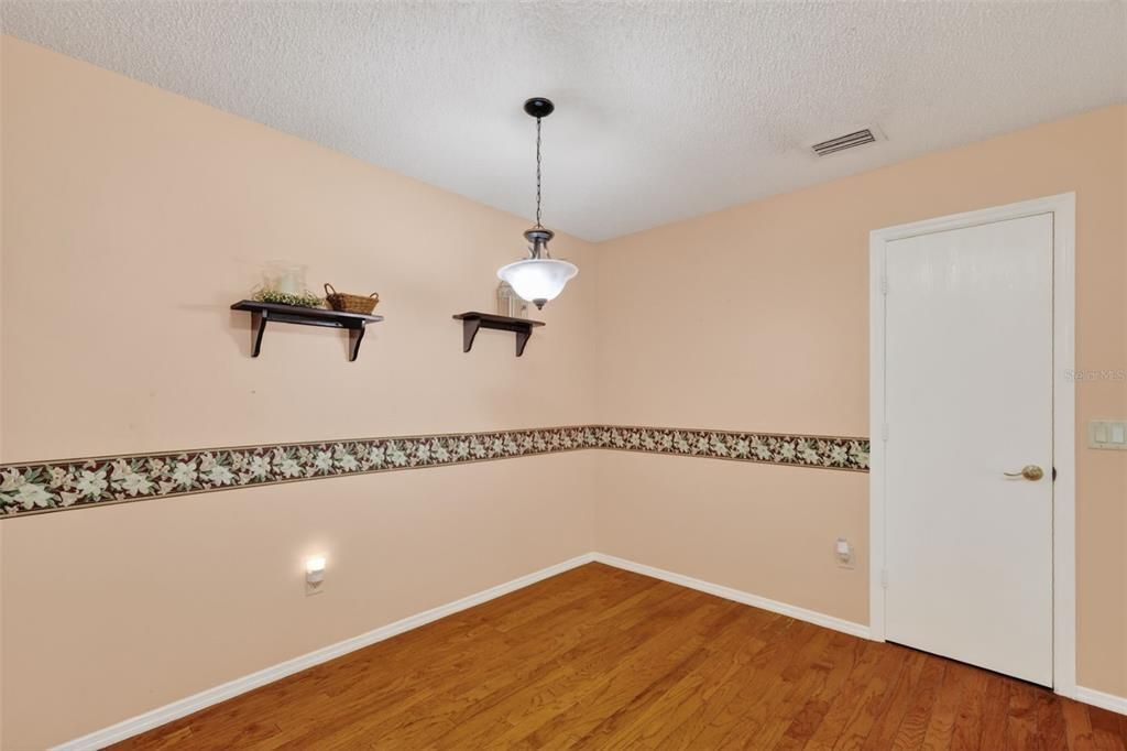 For Sale: $229,000 (2 beds, 2 baths, 1163 Square Feet)
