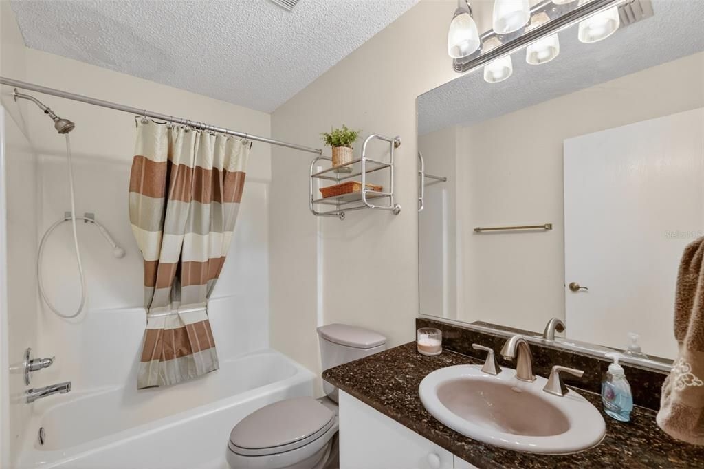 For Sale: $229,000 (2 beds, 2 baths, 1163 Square Feet)