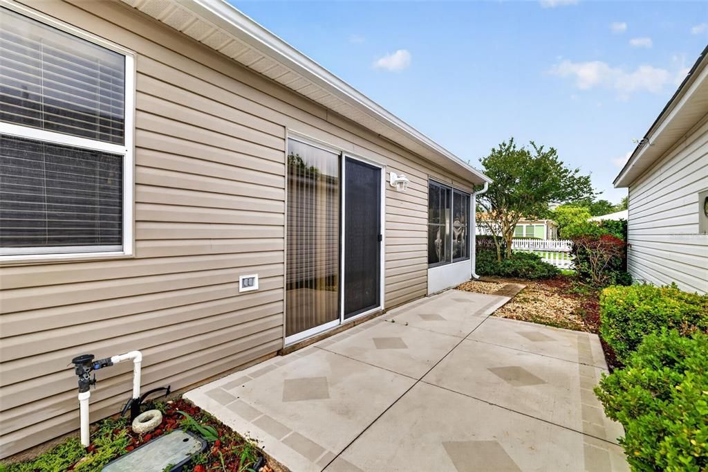For Sale: $229,000 (2 beds, 2 baths, 1163 Square Feet)