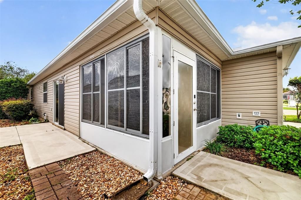For Sale: $229,000 (2 beds, 2 baths, 1163 Square Feet)