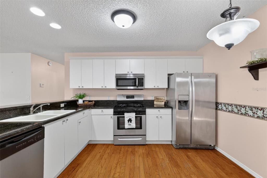 For Sale: $229,000 (2 beds, 2 baths, 1163 Square Feet)