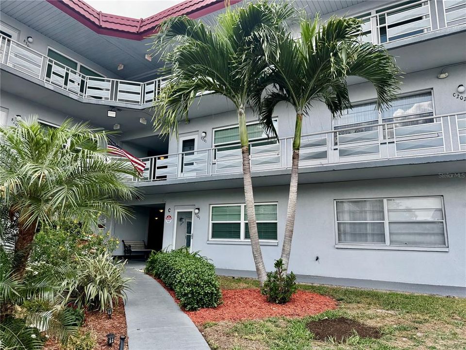 For Sale: $69,000 (1 beds, 1 baths, 745 Square Feet)