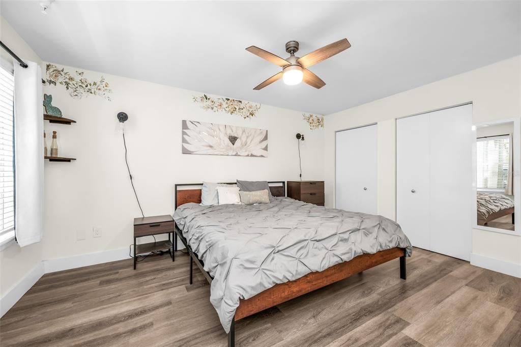 Active With Contract: $285,000 (2 beds, 2 baths, 948 Square Feet)