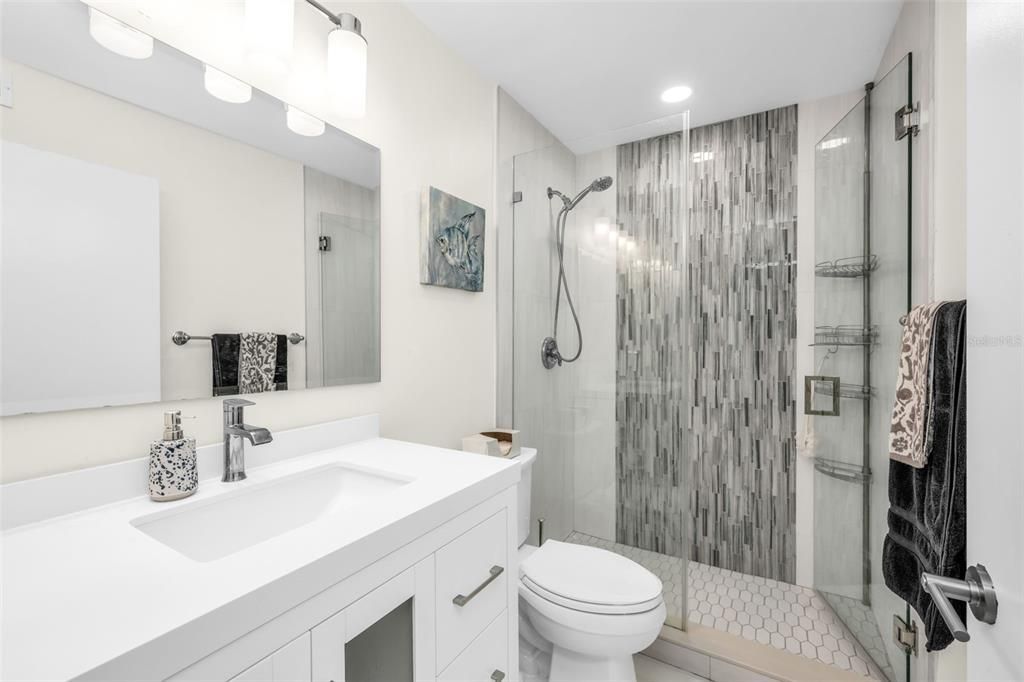 Active With Contract: $285,000 (2 beds, 2 baths, 948 Square Feet)