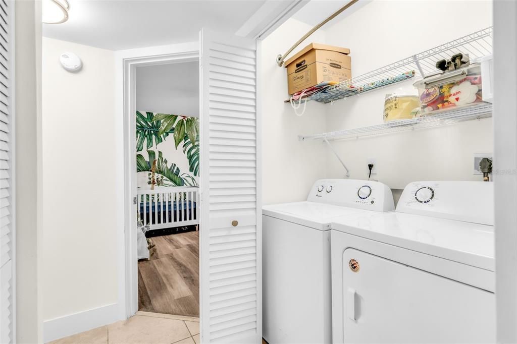 Active With Contract: $285,000 (2 beds, 2 baths, 948 Square Feet)