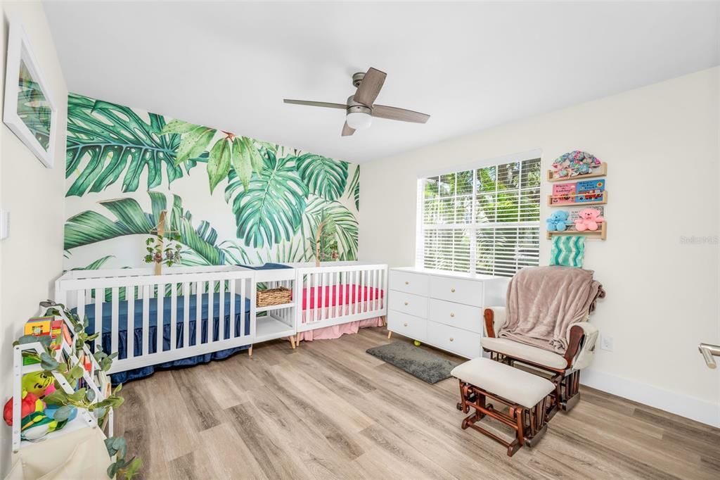 Active With Contract: $285,000 (2 beds, 2 baths, 948 Square Feet)