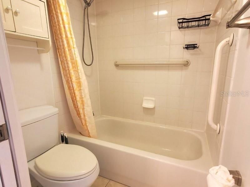 For Rent: $1,300 (1 beds, 1 baths, 675 Square Feet)