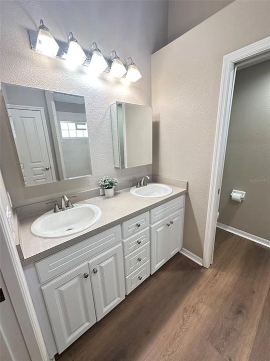 Active With Contract: $489,900 (3 beds, 2 baths, 1947 Square Feet)