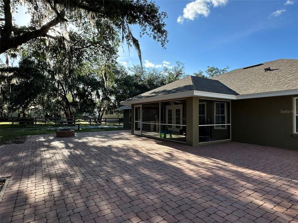 Active With Contract: $489,900 (3 beds, 2 baths, 1947 Square Feet)