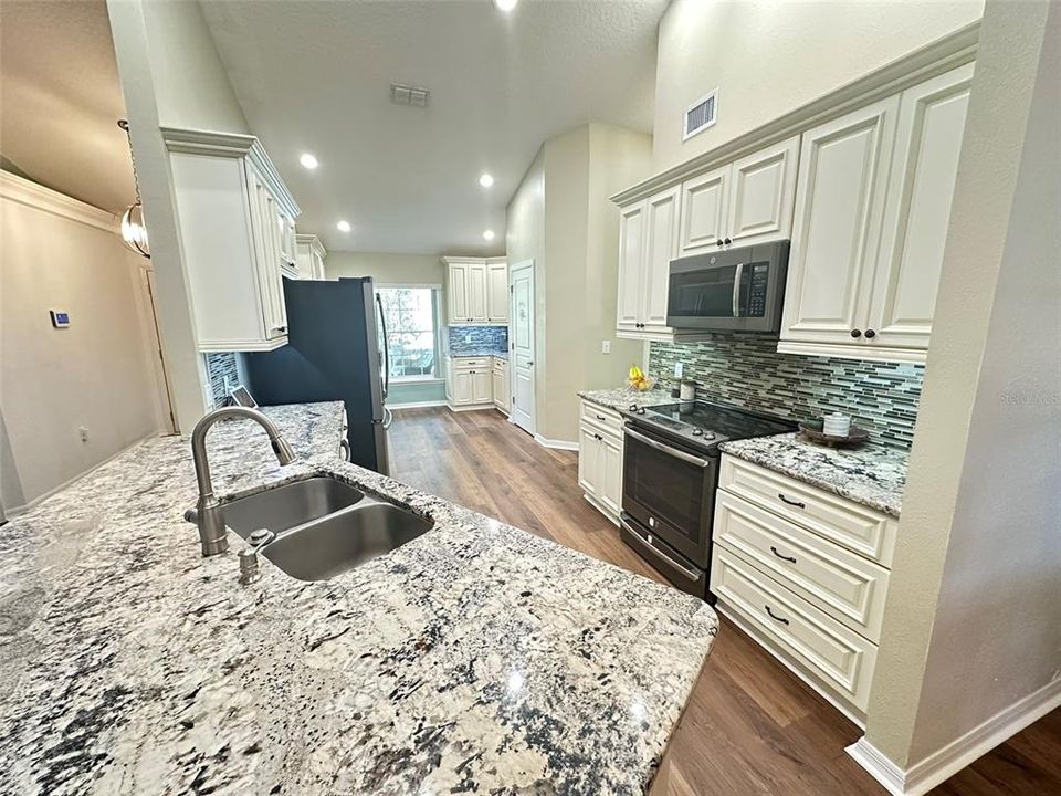 Active With Contract: $489,900 (3 beds, 2 baths, 1947 Square Feet)