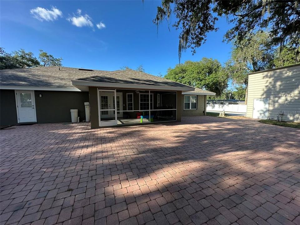 Active With Contract: $489,900 (3 beds, 2 baths, 1947 Square Feet)