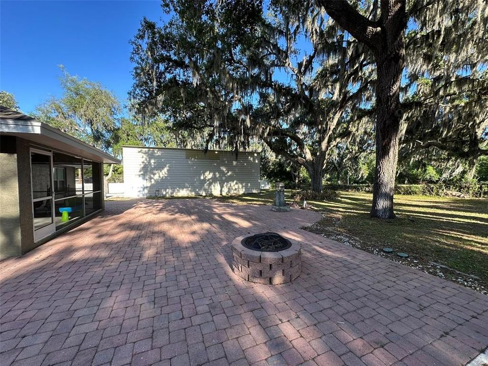 Active With Contract: $489,900 (3 beds, 2 baths, 1947 Square Feet)