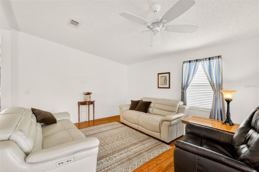 En Venta: $249,000 (2 camas, 2 baños, 1144 Pies cuadrados)