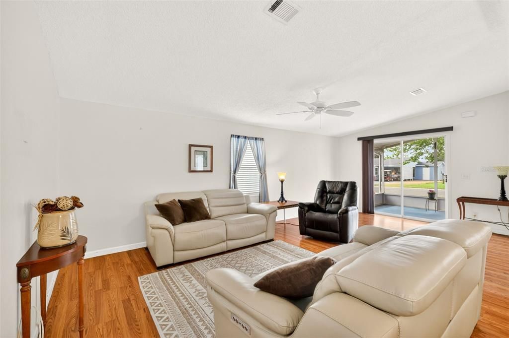 En Venta: $249,000 (2 camas, 2 baños, 1144 Pies cuadrados)