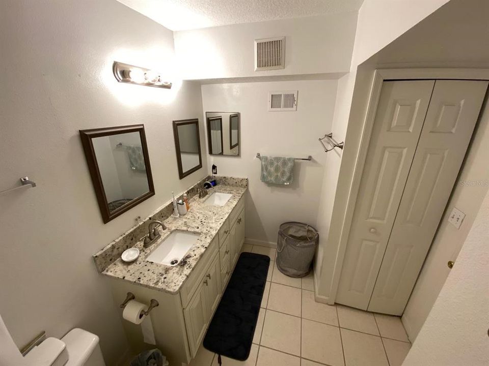 В аренду: $1,975 (2 спален, 2 ванн, 1013 Квадратных фут)