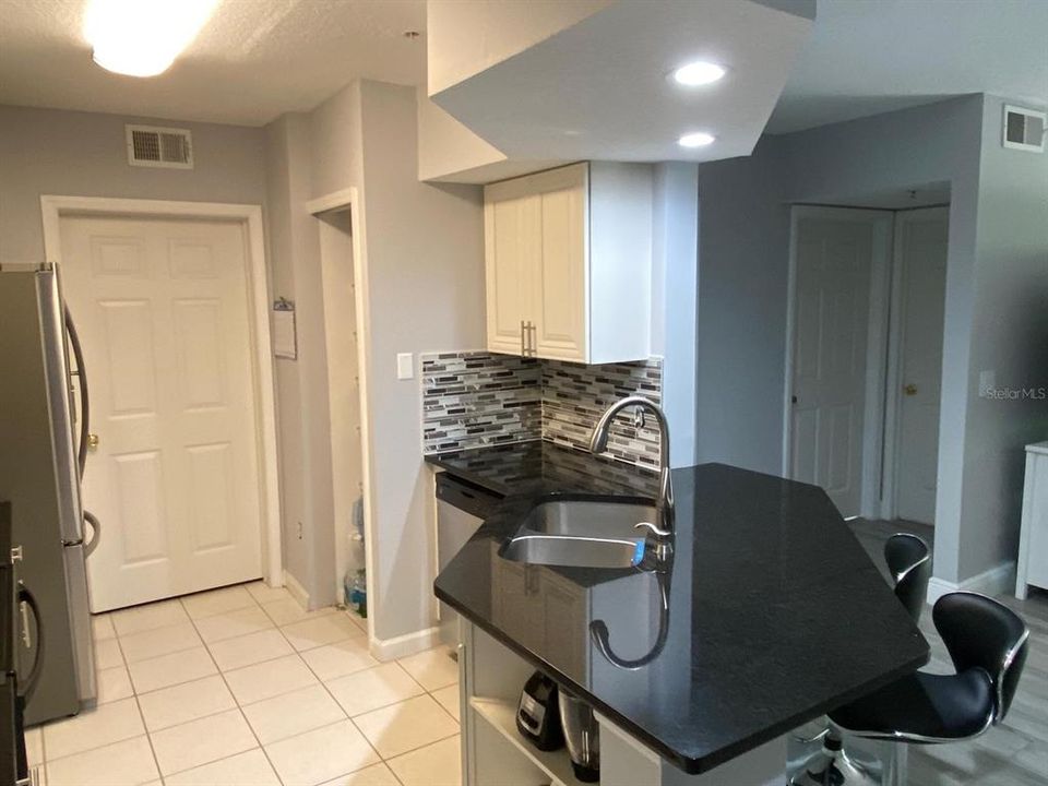 В аренду: $1,975 (2 спален, 2 ванн, 1013 Квадратных фут)