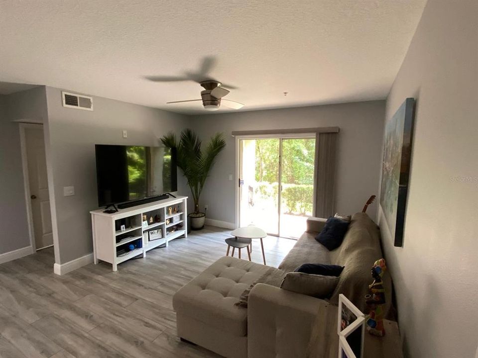 В аренду: $1,975 (2 спален, 2 ванн, 1013 Квадратных фут)