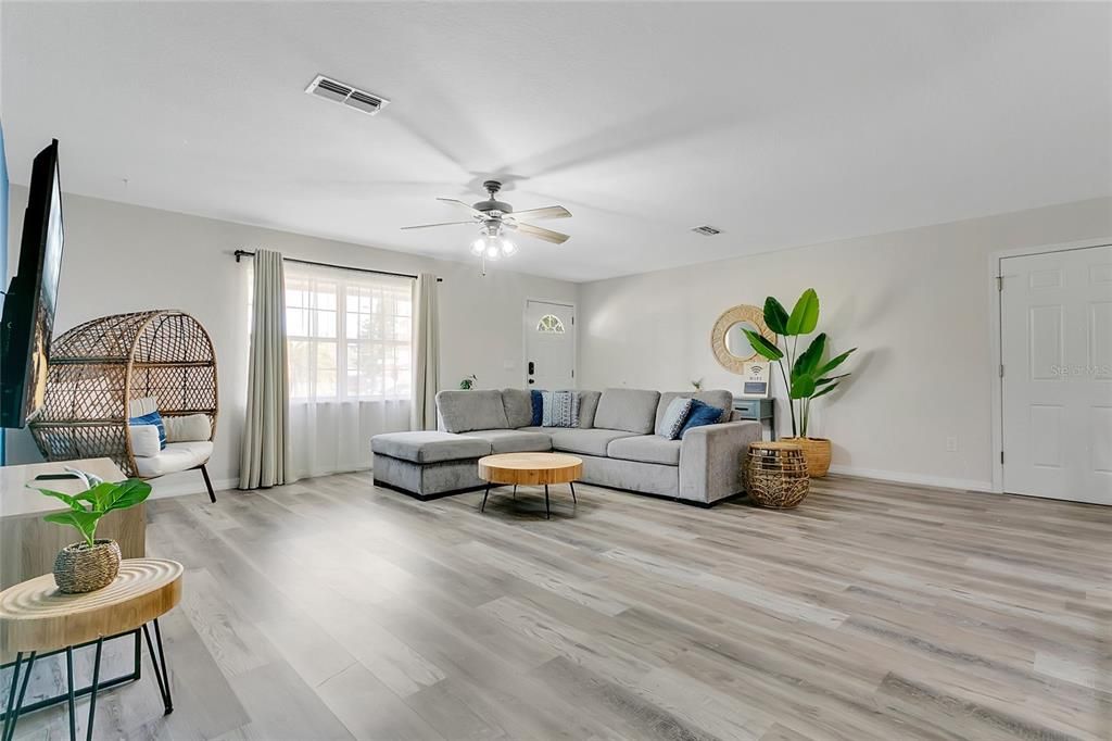 В аренду: $2,200 (3 спален, 3 ванн, 2280 Квадратных фут)