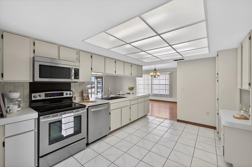 Active With Contract: $599,900 (3 beds, 2 baths, 1750 Square Feet)