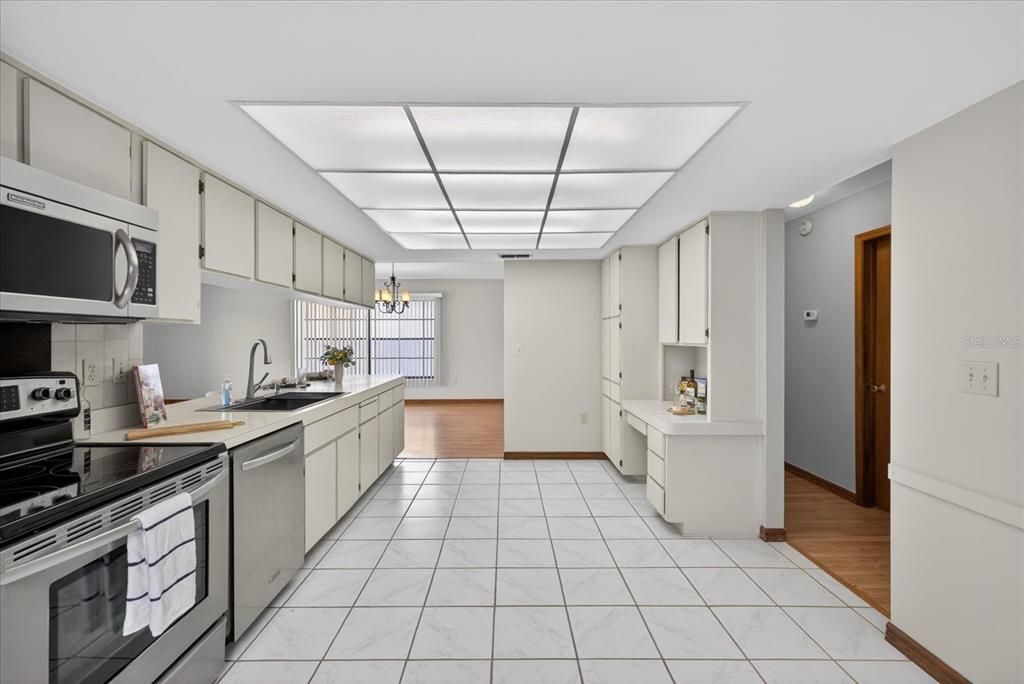 Active With Contract: $599,900 (3 beds, 2 baths, 1750 Square Feet)