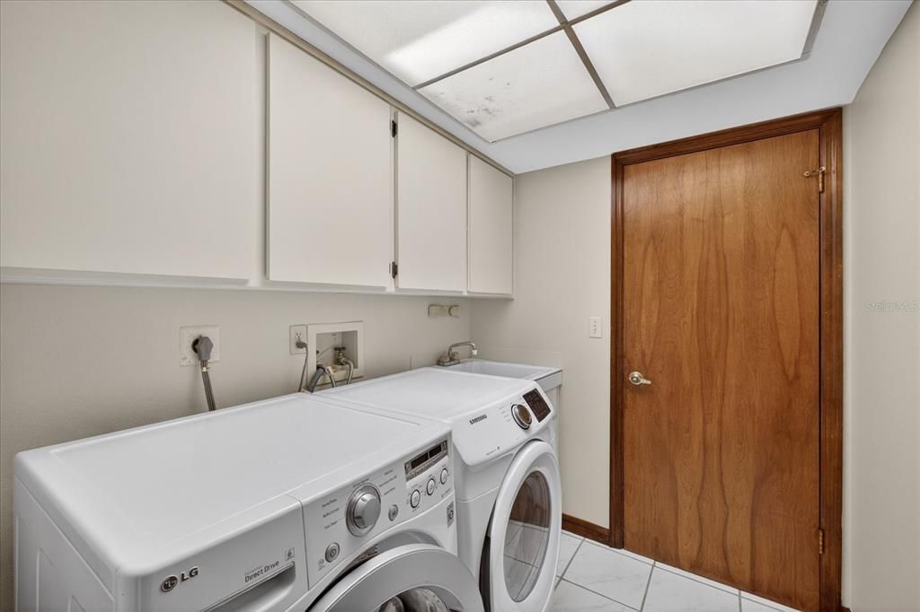 Active With Contract: $599,900 (3 beds, 2 baths, 1750 Square Feet)