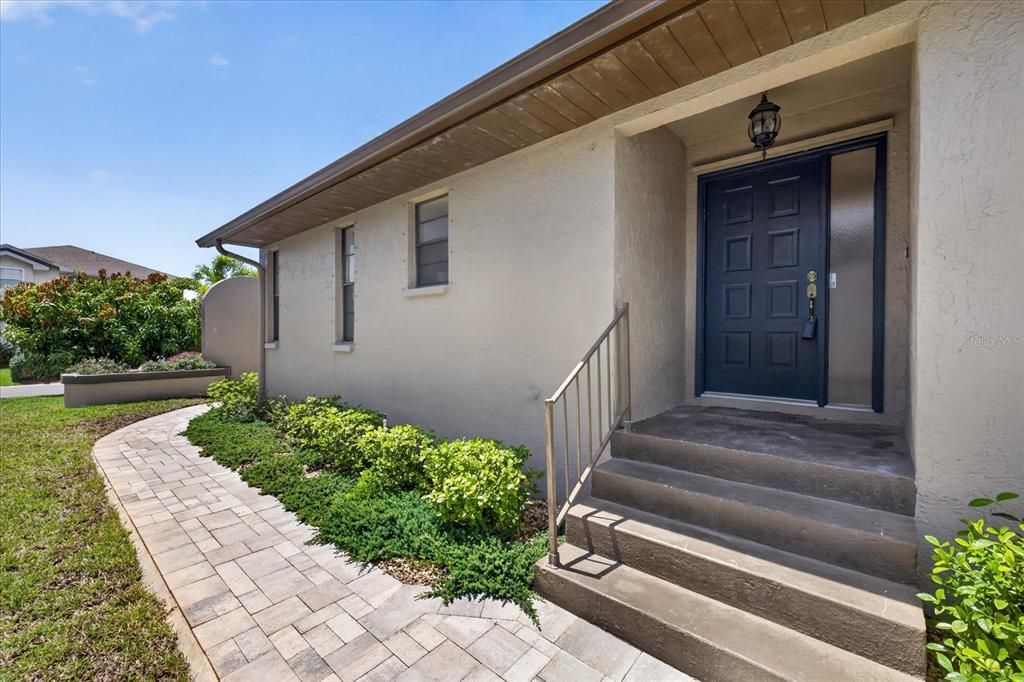 Active With Contract: $599,900 (3 beds, 2 baths, 1750 Square Feet)