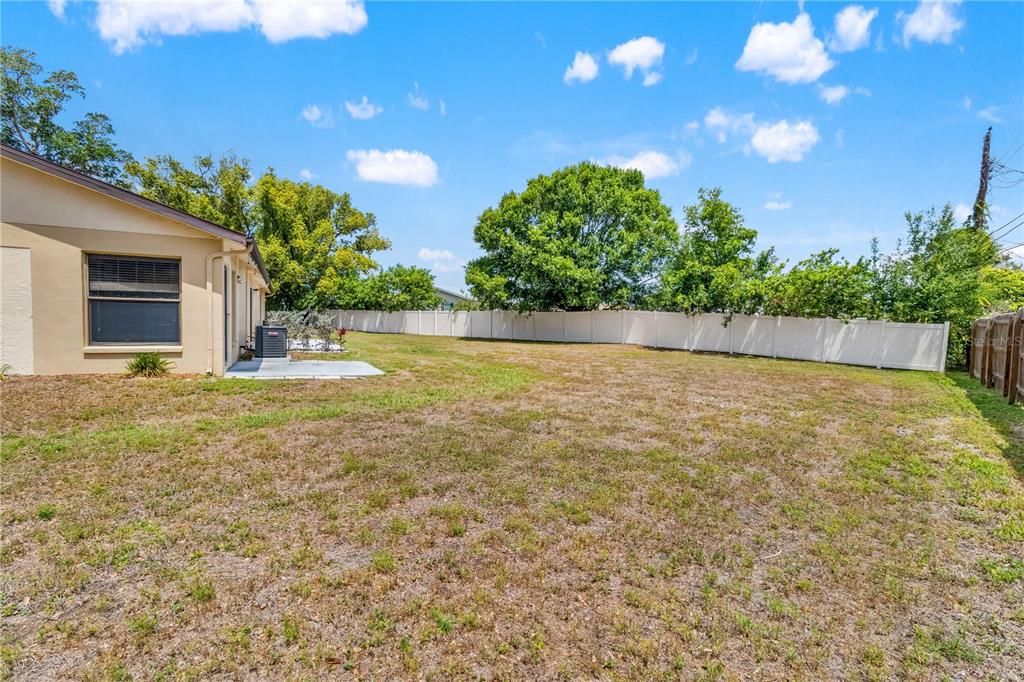 Active With Contract: $194,999 (2 beds, 2 baths, 945 Square Feet)