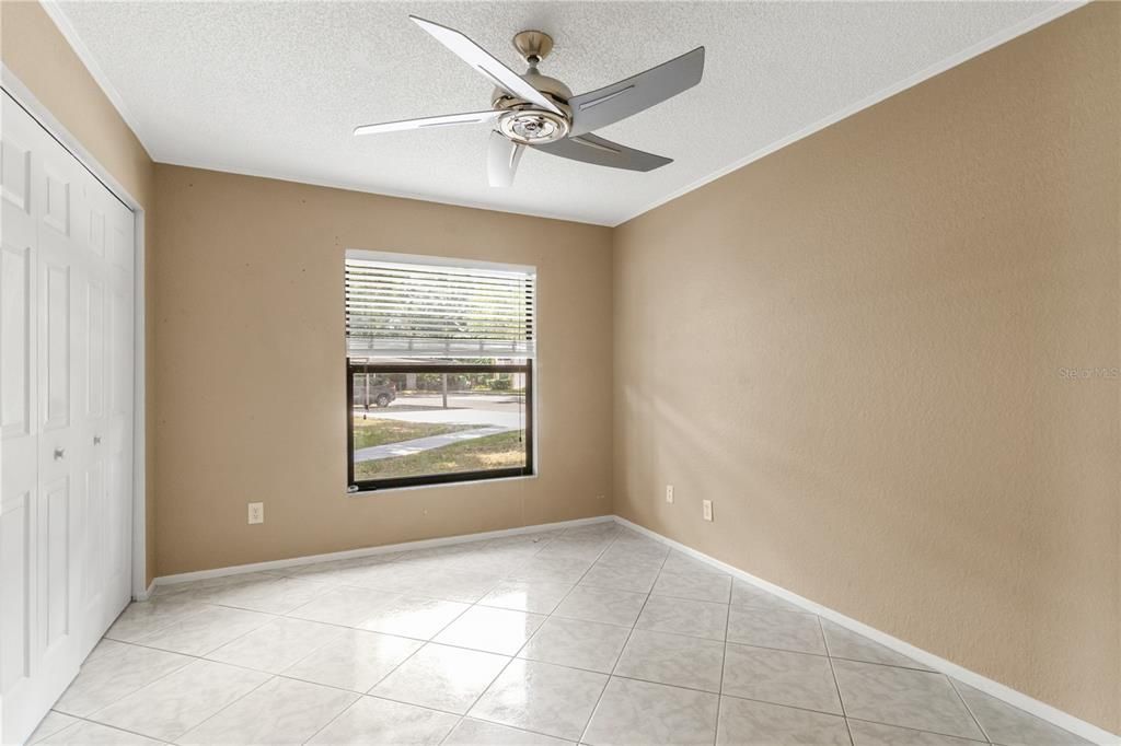 Active With Contract: $194,999 (2 beds, 2 baths, 945 Square Feet)