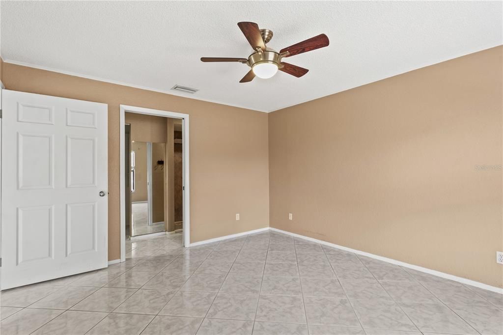 Active With Contract: $194,999 (2 beds, 2 baths, 945 Square Feet)